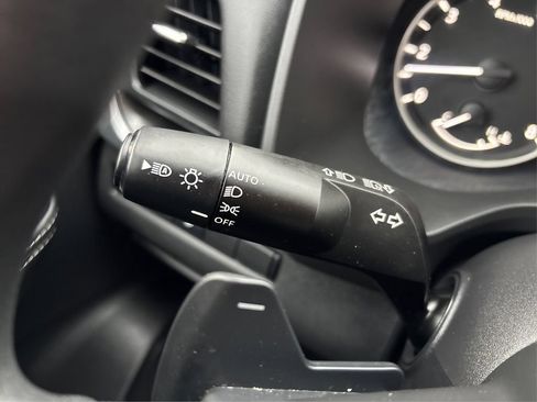 Used 2023 Nissan Rogue SV AWD/4WD image 24