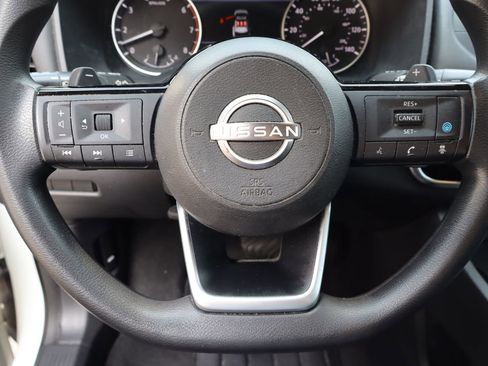 Used 2023 Nissan Rogue SV FWD image 11