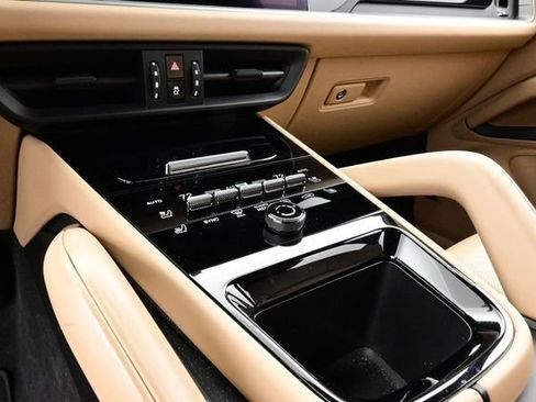 Certified 2024 Porsche Cayenne AWD/4WD image 11