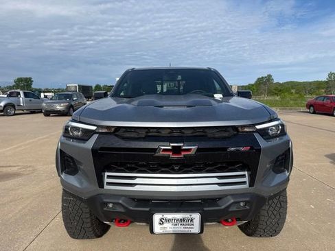 Used 2026 Chevrolet Colorado ZR2 w/ Technology Package AWD/4WD image 9