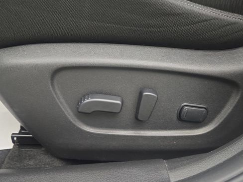 Used 2019 Nissan Rogue SV w/ Premium Package AWD/4WD image 13