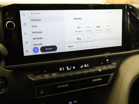 Used 2025 Toyota Camry SE image 22