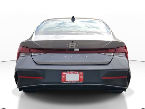 Used 2025 Hyundai Elantra SEL FWD image 5