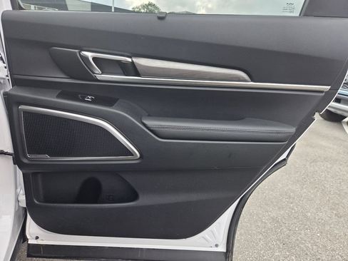 Used 2025 Kia Telluride AWD image 33
