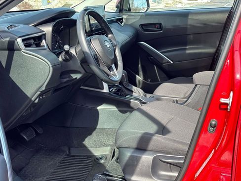 Certified 2023 Toyota Corolla Cross LE w/ Moonroof Package image 9