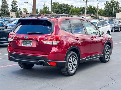 Used 2019 Subaru Forester Premium AWD/4WD image 4