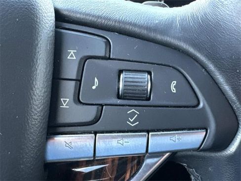 Used 2022 Cadillac Escalade Luxury image 30