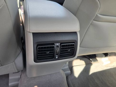 Used 2012 Toyota Camry XLE w/ Leather Pkg FWD image 10