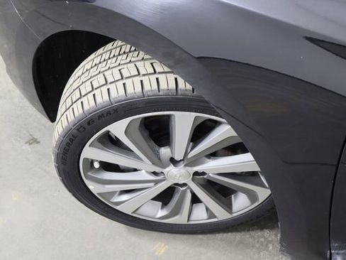 Used 2022 Hyundai Accent Limited image 37