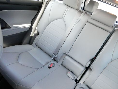 Certified 2025 Toyota Highlander XLE AWD/4WD image 12