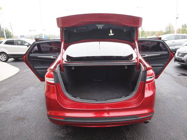 Used 2017 Ford Fusion SE w/ Fusion SE Technology Package FWD image 5
