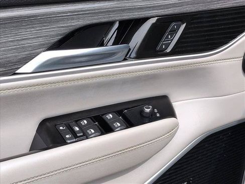 Used 2022 Jeep Wagoneer Series II AWD/4WD image 13