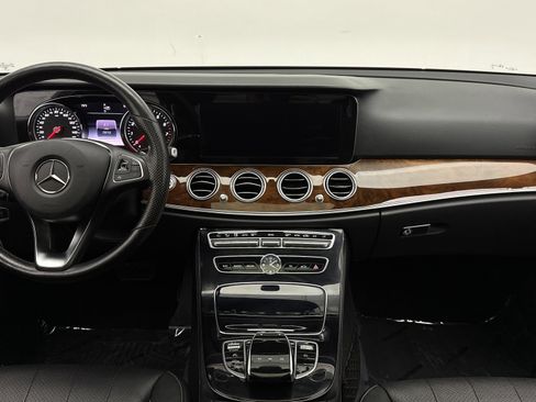 Used 2018 Mercedes-Benz E 400 4MATIC Sedan w/ Premium 1 Package image 29