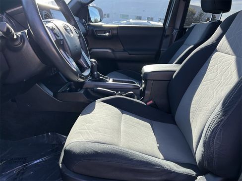 Certified 2021 Toyota Tacoma TRD Off-Road image 11