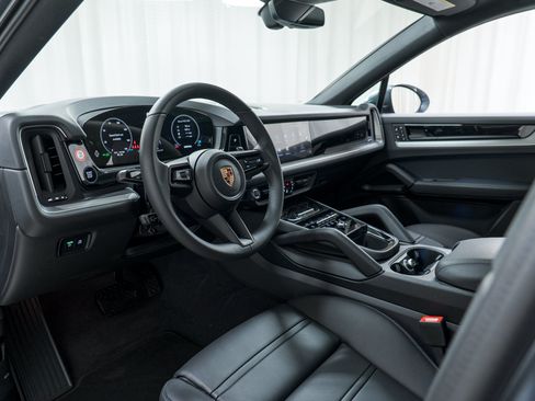 New 2026 Porsche Cayenne Coupe AWD/4WD image 15