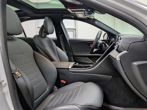 Used 2025 Mercedes-Benz C 300 4MATIC Sedan image 25