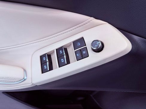 Used 2021 Toyota Avalon XLE w/ Moonroof Package image 18