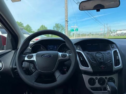 Used 2014 Ford Focus SE FWD image 9