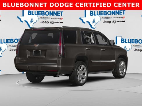Used 2018 Cadillac Escalade Luxury RWD image 2