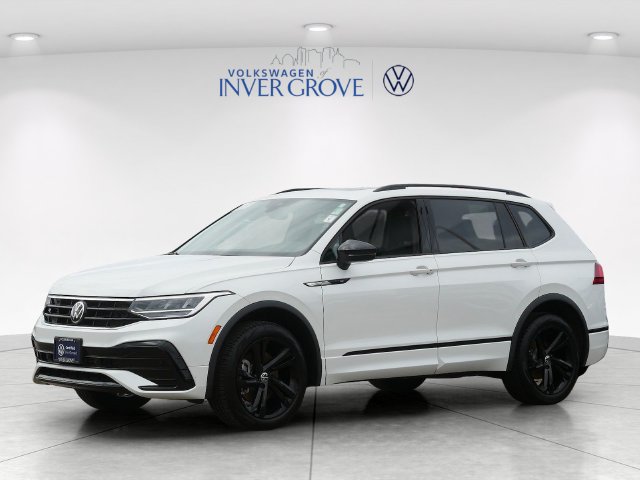 Certified 2024 Volkswagen Tiguan SE R-Line AWD/4WD image 3