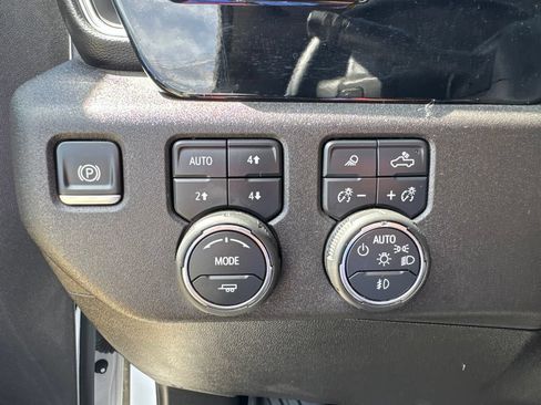 Used 2024 Chevrolet Silverado 1500 LTZ AWD/4WD image 25