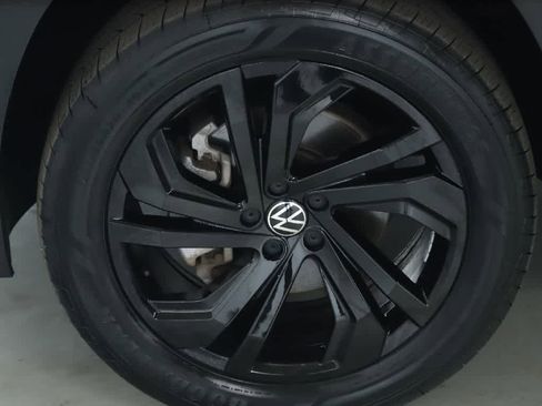 Certified 2023 Volkswagen Atlas SE image 40