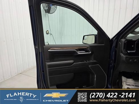 Used 2022 Chevrolet Silverado 1500 RST w/ Max Trailering Package AWD/4WD image 8