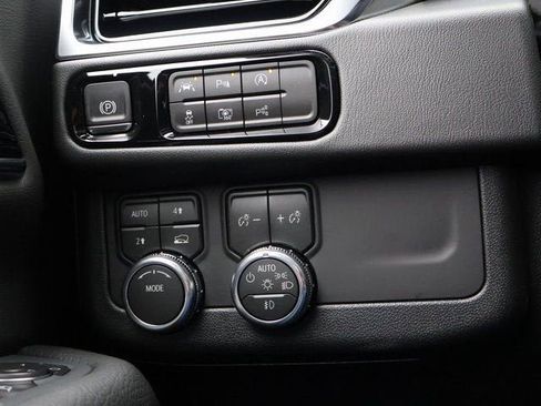 Used 2026 GMC Yukon Denali w/ Sun & Power Step Package AWD/4WD image 39