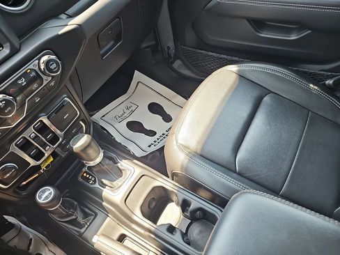 Used 2023 Jeep Wrangler Unlimited Sahara AWD/4WD image 28