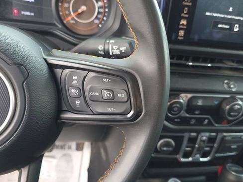 Used 2025 Jeep Gladiator Sport AWD/4WD image 17