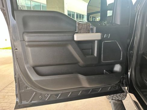 Used 2019 Ford F250 Lariat w/ Lariat Ultimate Package AWD/4WD image 12