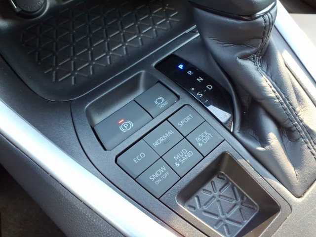 Used 2025 Toyota RAV4 LE AWD/4WD image 26
