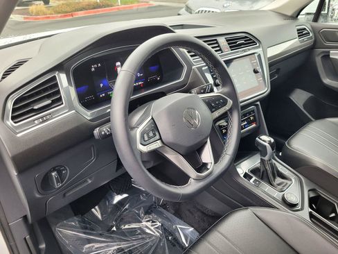 Certified 2024 Volkswagen Tiguan SE AWD/4WD image 12
