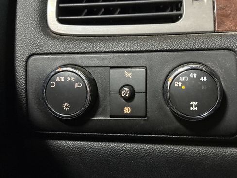 Used 2008 Chevrolet Suburban LT w/ LT Preferred Equipment Group AWD/4WD image 17
