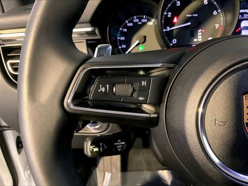 Certified 2025 Porsche Macan image 27