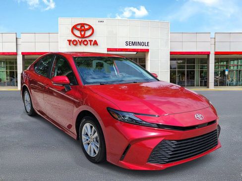 Used 2025 Toyota Camry LE image 2