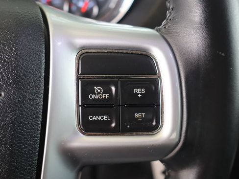 Used 2012 Chrysler Town & Country Touring w/ Entertainment Group #1 FWD image 21