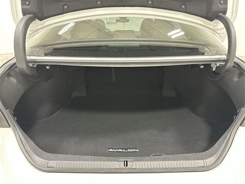 Used 2019 Toyota Avalon Limited image 23