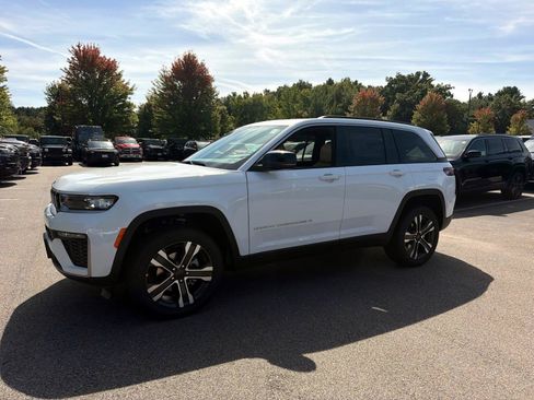 New 2027 Jeep Grand Cherokee Limited AWD/4WD image 4