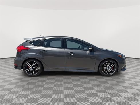 Used 2015 Ford Focus ST w/ Equipment Group 401A FWD image 12
