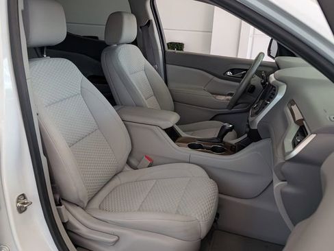 Used 2019 GMC Acadia SLE image 18