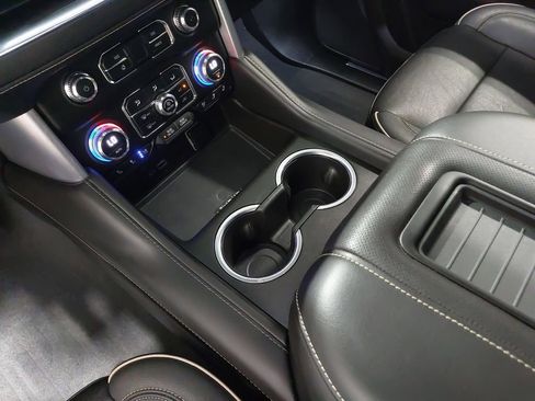 Used 2023 GMC Yukon SLT image 28