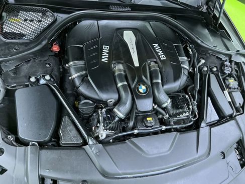 Used 2017 BMW 750i xDrive AWD/4WD image 31