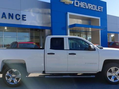 Used 2018 Chevrolet Silverado 1500 Custom w/ Custom Value Package image 3