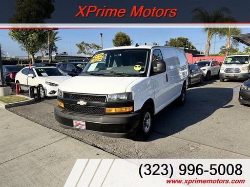 Used 2019 Chevrolet Express 2500 w/ Driver Convenience Package RWD image 3
