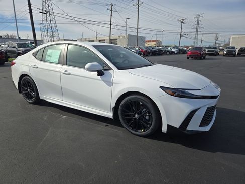 New 2026 Toyota Camry SE image 7