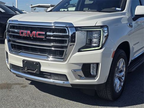 Used 2024 GMC Yukon XL SLT w/ SLT Luxury Package image 10