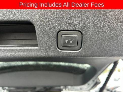 Used 2025 GMC Acadia Elevation w/ Elevation Premium Package FWD image 20