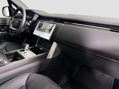 Certified 2025 Land Rover Range Rover SE AWD/4WD image 29