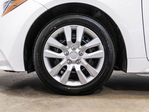 Used 2025 Toyota Corolla LE FWD image 11